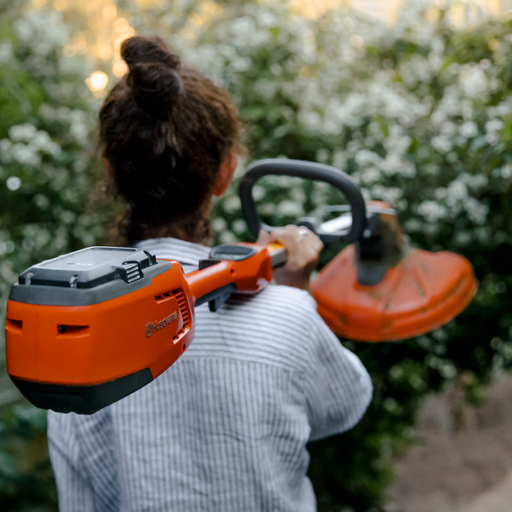 Husqvarna 120iBV 36V Li-Ion Battery Blower - Skin Only